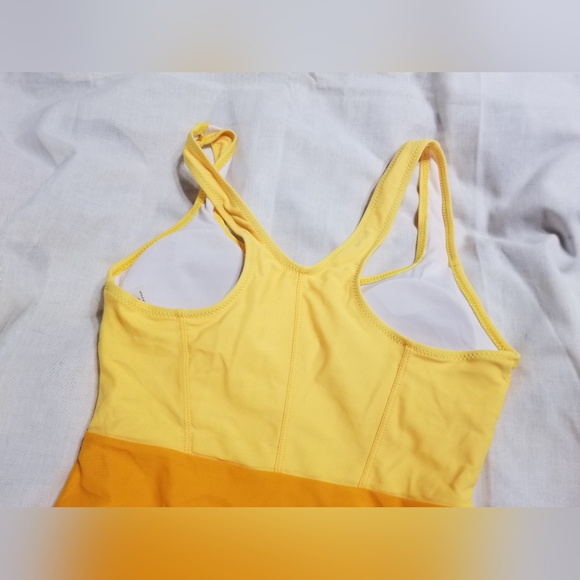 NWOT Racerback one piece removeable padding small - Picture 7 of 7